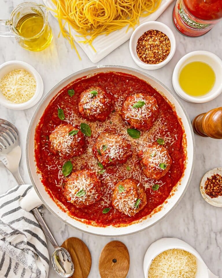 One Pot Turkey Meatballs in Tomato Sauce Recipe